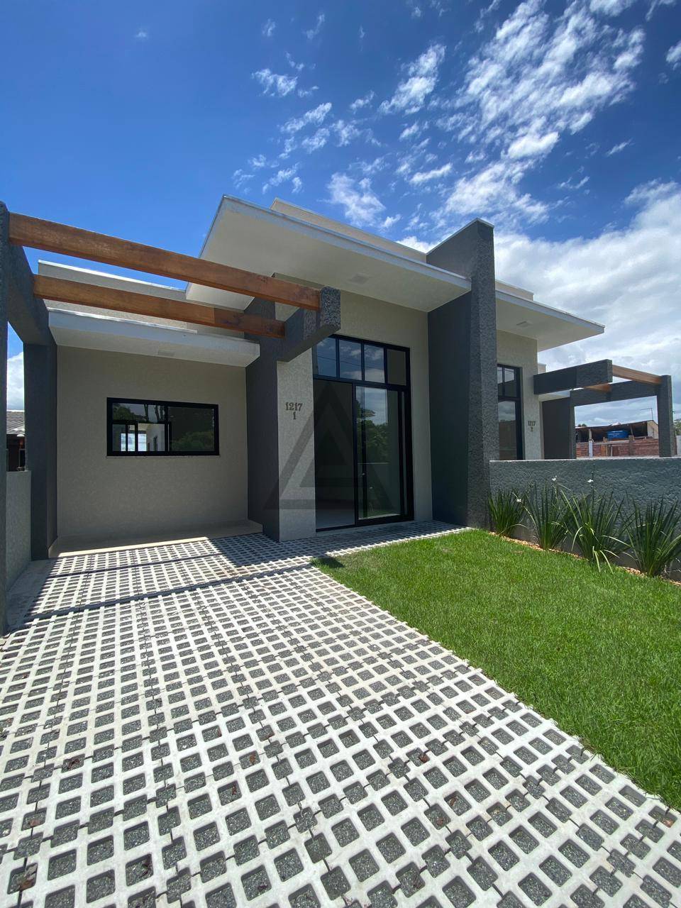 LINDA E MODERNA, CASA COM 64,44M² COM ÓTIMO PADRÃO DE ACABAMENTO!